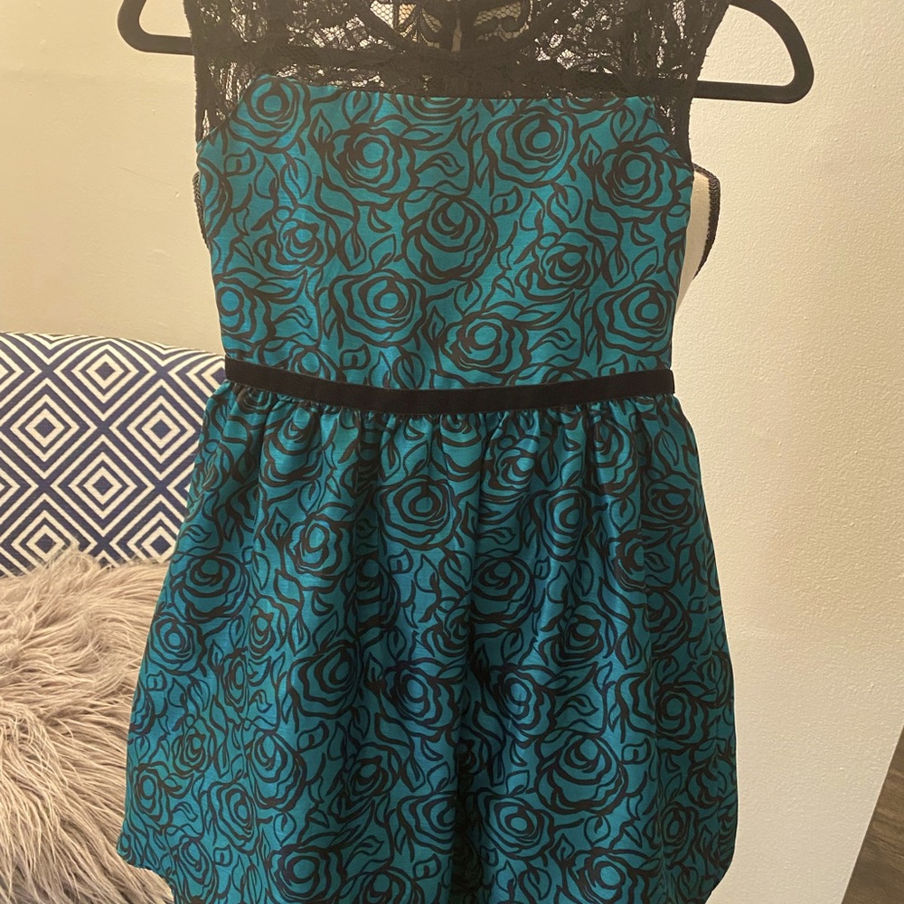 Gymboree Holiday line Green Teal and Black dress with lace cap sleeves. Size 7